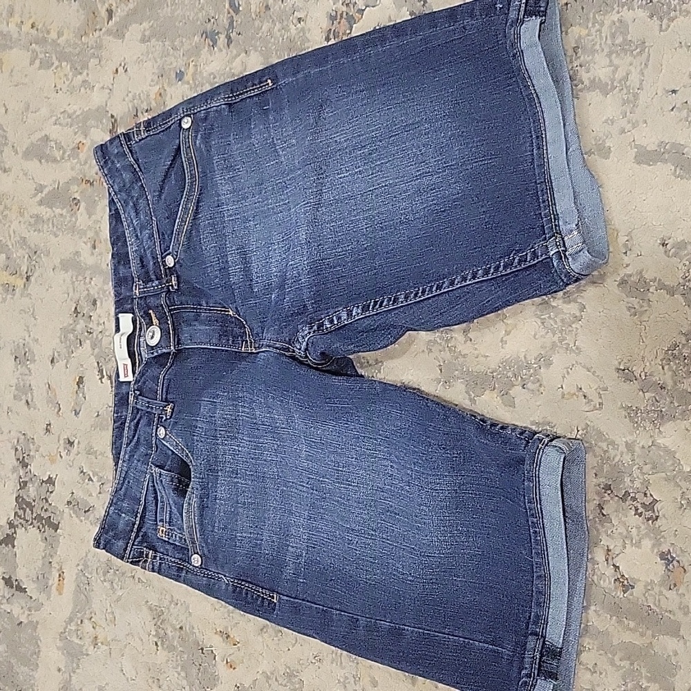 Levis